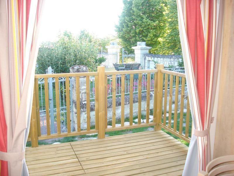 Les Roulottes De Cuzay Villa Roiffé Room photo