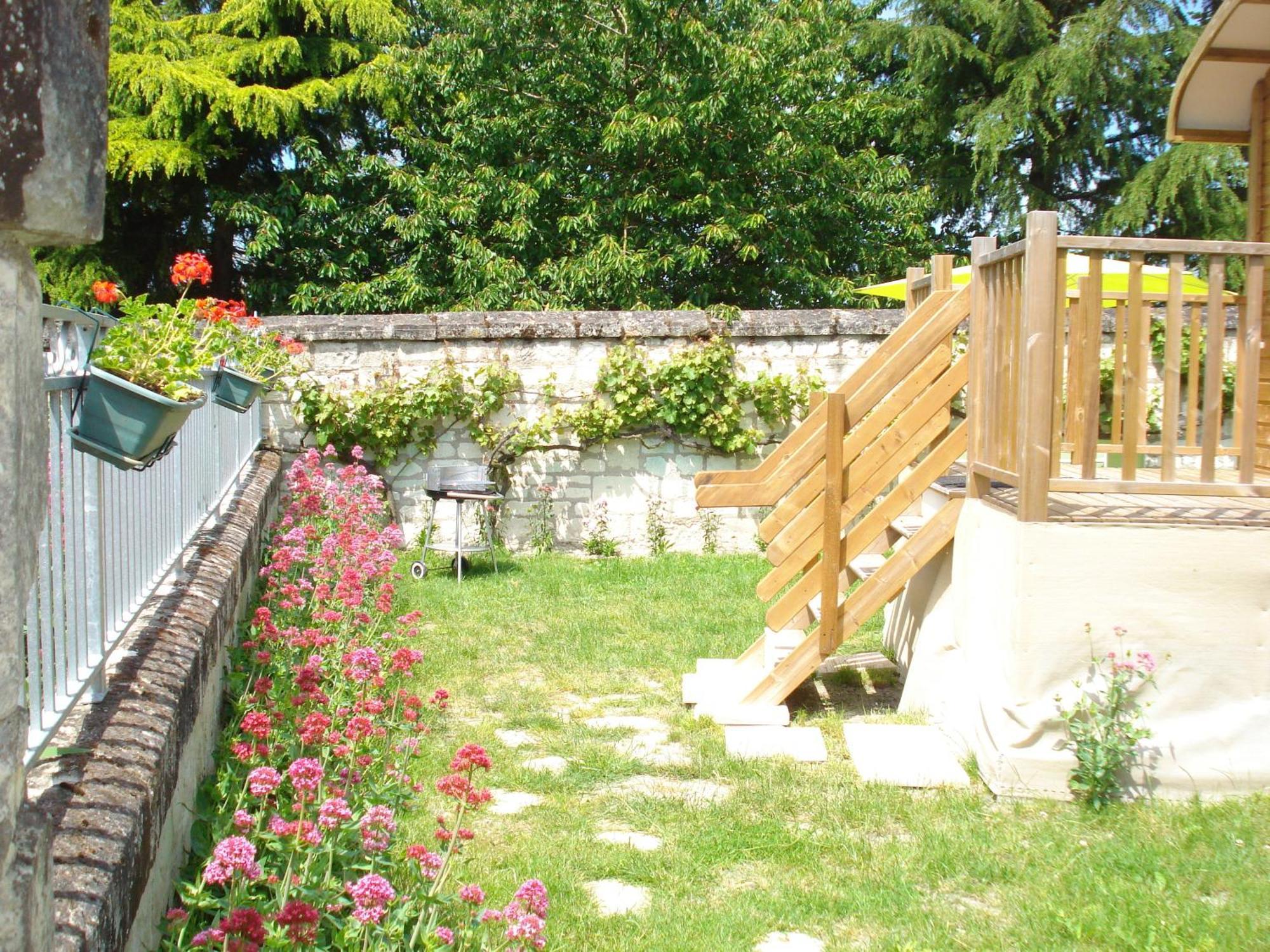 Les Roulottes De Cuzay Villa Roiffé Exterior photo